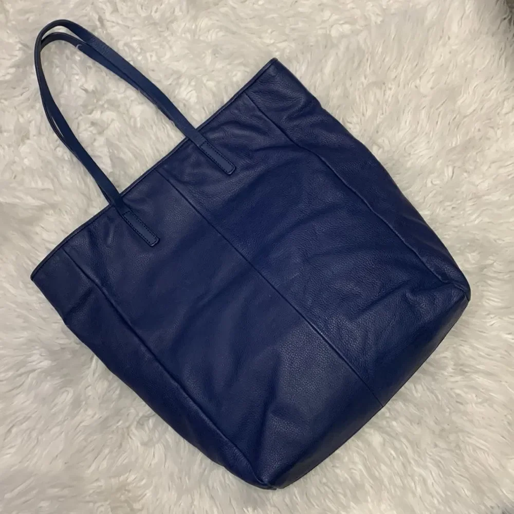 KELSI Dagger tote bag leather magnetic closure exterior zip pocket inside pocket